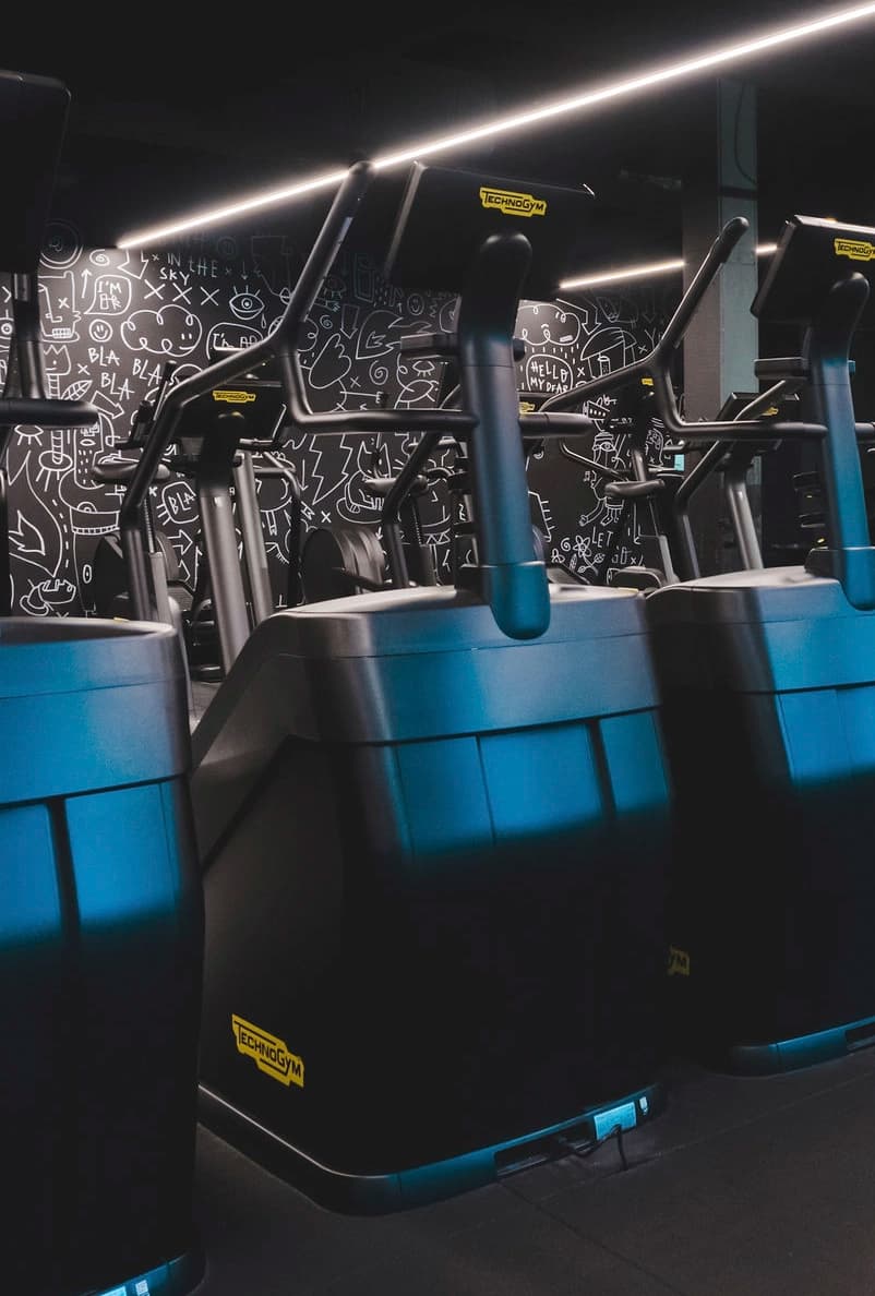 TrainMore sportscholen zijn uitgerust met nieuwste en beste fitnessapparatuur.